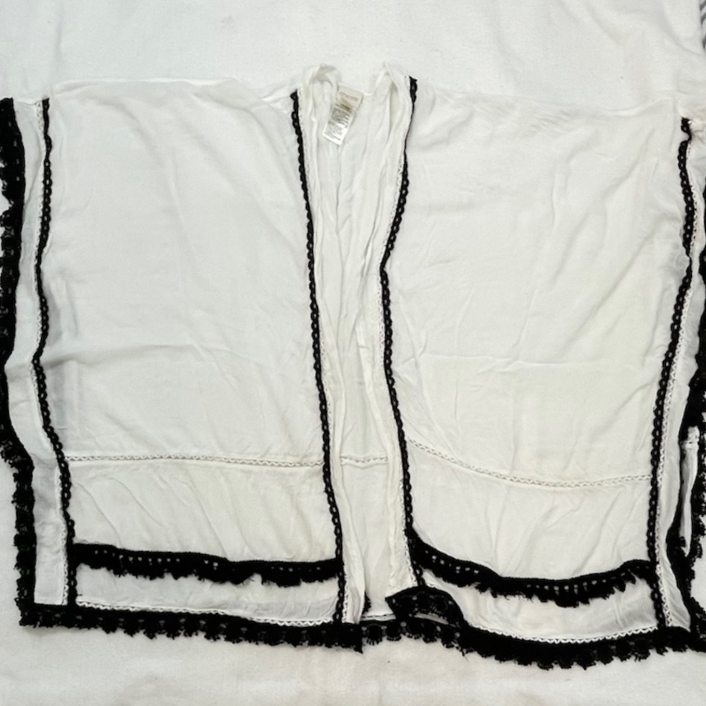 Chico’s XL beach cover up wrap white with black fringe & lace, one size fits all - Picture 8 of 8